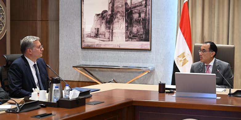 مدبولي يتابع مع وزير البترول عددا من ملفات العمل