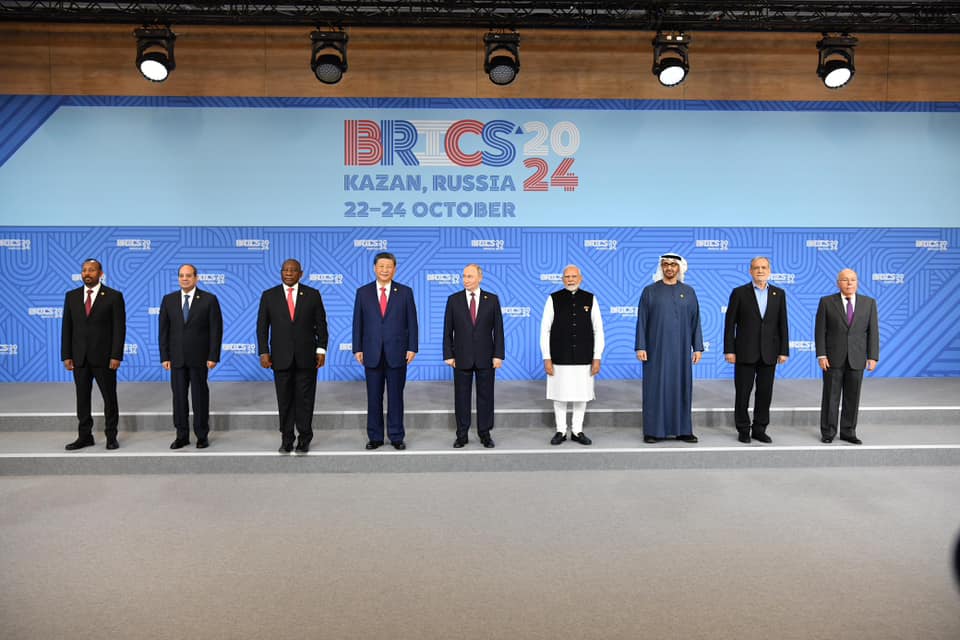 الرئيس السيسى يلتقى نظيره الإيرانى على هامش قمة “بريكس” الرئيس السيسى يلتقى نظيره الإيرانى على هامش قمة “بريكس”