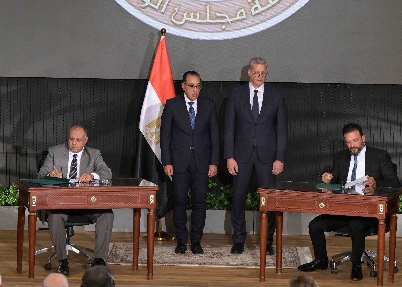 مدبولي يشهد توقيع 4 مذكرات تفاهم لدراسة انتاج وتنمية حقول البترول والغاز الطبيعي مدبولي يشهد توقيع 4 مذكرات تفاهم لدراسة انتاج وتنمية حقول البترول والغاز الطبيعي