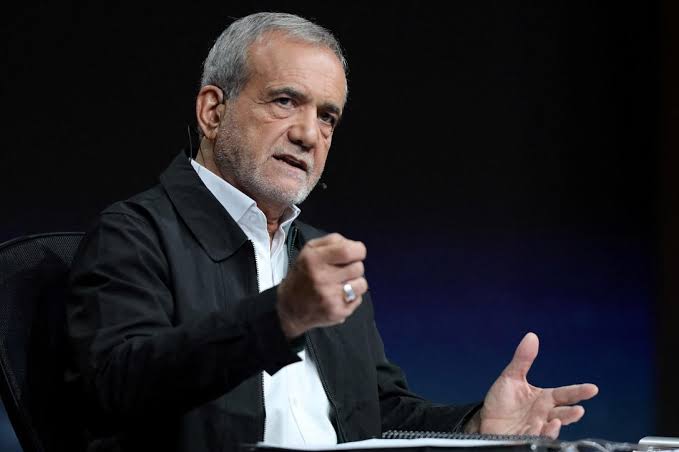 الرئيس الإيراني يحذر إسرائيل من المواجهة في الوقت الحالي الرئيس الإيراني يحذر إسرائيل من المواجهة في الوقت الحالي