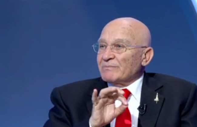 اللواء طيار أحمد المنصوري: أول شهيد في حرب أكتوبر كان الشهيد البطل عاطف السادات اللواء طيار أحمد المنصوري: أول شهيد في حرب أكتوبر كان الشهيد البطل عاطف السادات