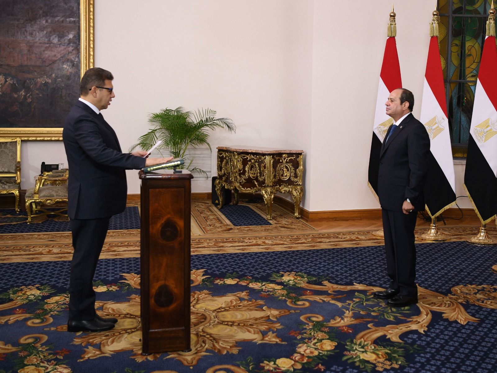 بقرار رئاسي .. تعيين اللواء عباس كامل منسقا للأجهزة الأمنية وحسن محمود رئيسا للمخابرات العامة