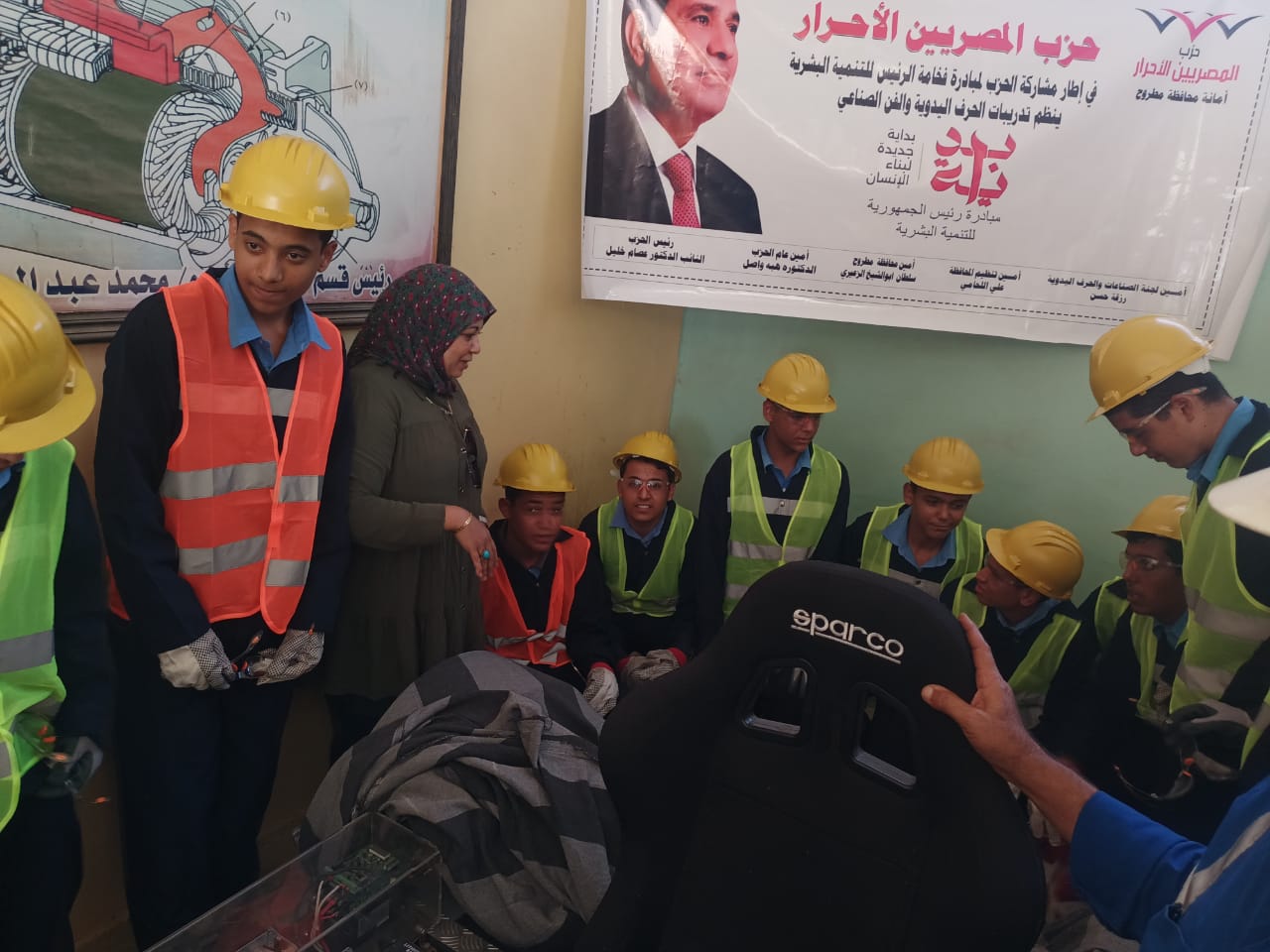 ورشة عمل للمصريين الأحرار لتدريب الشباب على صيانة السيارة الكهربائية ورشة عمل للمصريين الأحرار لتدريب الشباب على صيانة السيارة الكهربائية