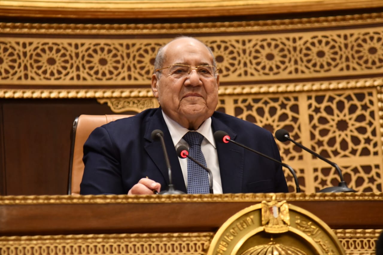 رئيس الشيوخ يرفع الجلسة العامة