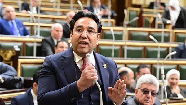 أيمن محسب يطالب بمراجعة معايير السلامة والأمان بالجامعات الأهلية