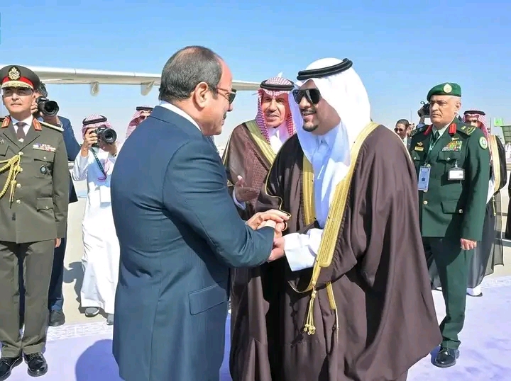 وصول الرئيس السيسي لـ”الرياض” للمشاركة في القمة العربية الإسلامية غير العادية (صور) 