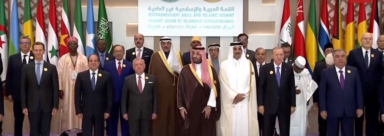 الرئيس السيسي يشارك صورة تذكارية مع قادة القمة العربية الإسلامية غير العادية الرئيس السيسي يشارك صورة تذكارية مع قادة القمة العربية الإسلامية غير العادية