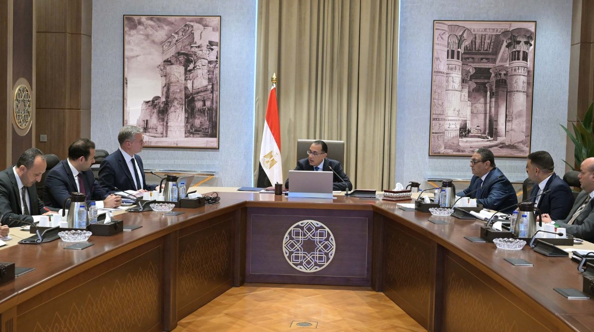 الحكومة تناقش تعظيم الاستفادة من الثروات الطبيعية والمعادن النفيسة الحكومة تناقش تعظيم الاستفادة من الثروات الطبيعية والمعادن النفيسة