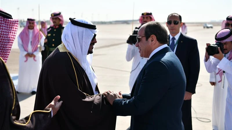 السيسي يعود لمصر بعد المشاركة في القمة العربية الإسلامية السيسي يعود لمصر بعد المشاركة في القمة العربية الإسلامية