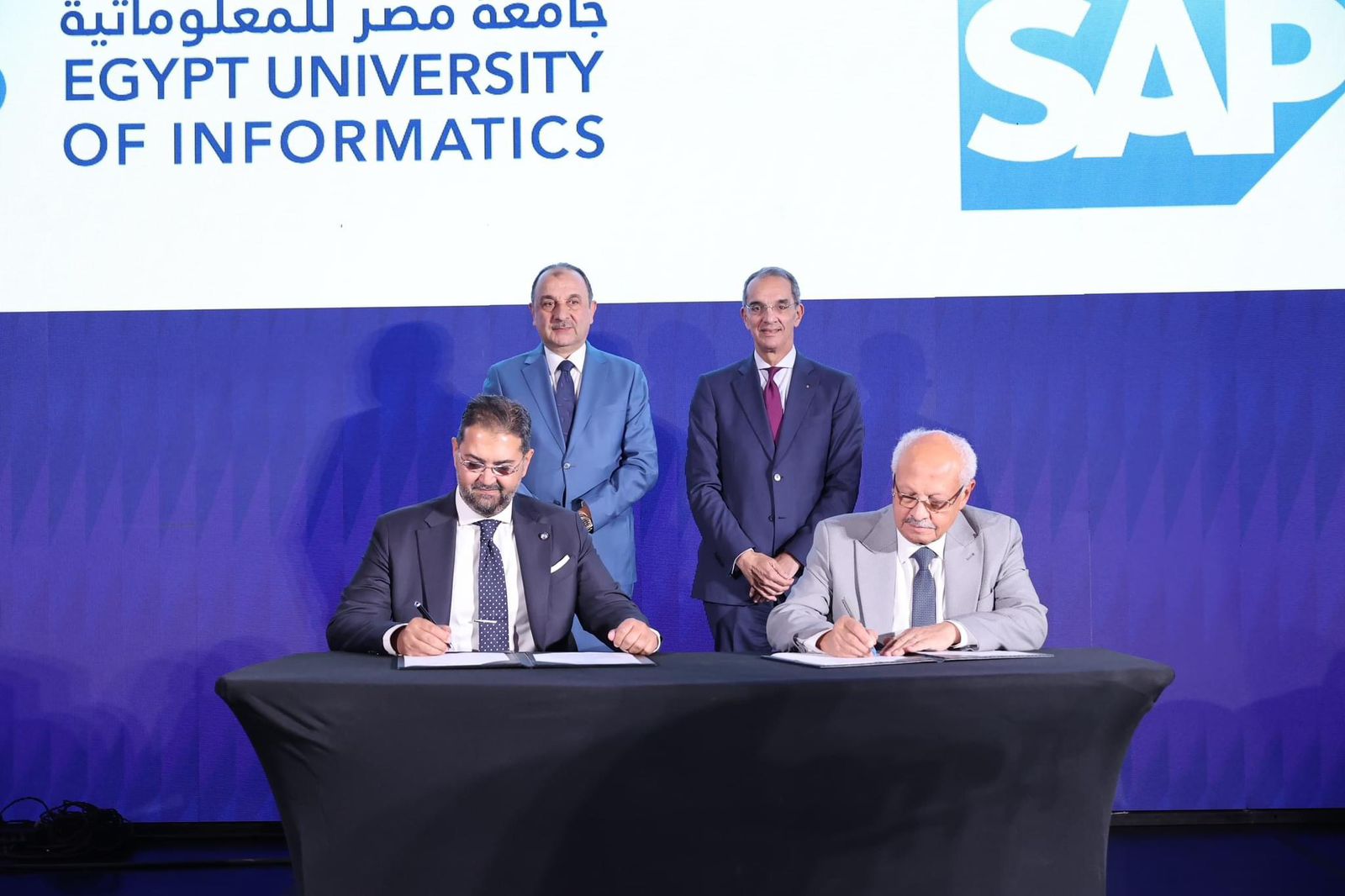 وزير الاتصالات: تسارع الابتكارات فى الذكاء الاصطناعى جعل هذه التقنيات قاسما مشتركا لكافة القطاعات وزير الاتصالات: تسارع الابتكارات فى الذكاء الاصطناعى جعل هذه التقنيات قاسما مشتركا لكافة القطاعات