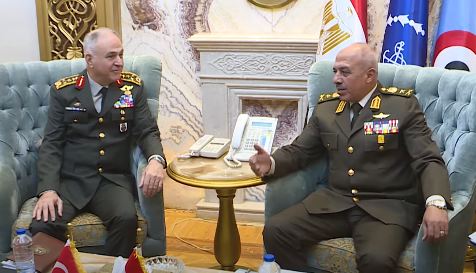 رئيس الأركان يناقش مع نظيره التركي تبادل الخبرات بين القوات المسلحة المصرية والتركية رئيس الأركان يناقش مع نظيره التركي تبادل الخبرات بين القوات المسلحة المصرية والتركية