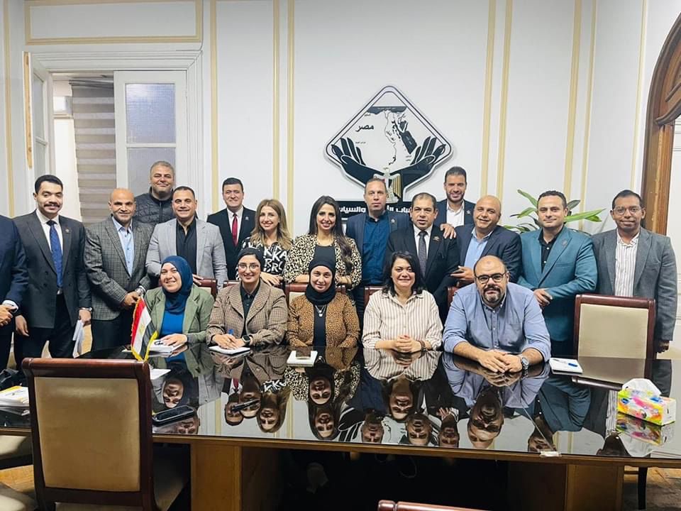 تنسيقية شباب الأحزاب والسياسيين تطلق أولى جلسات مناقشة قانون العمل