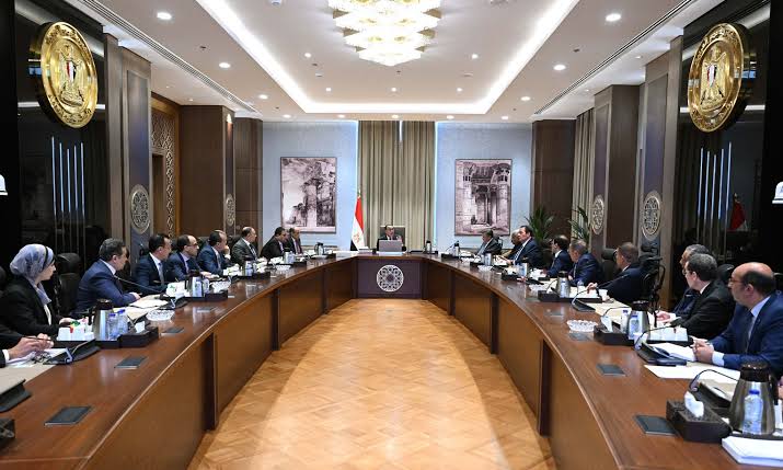 رئيس الوزراء يبحث جهود النهوض بقطاع السياحة وآليات تطوير مختلف الجوانب