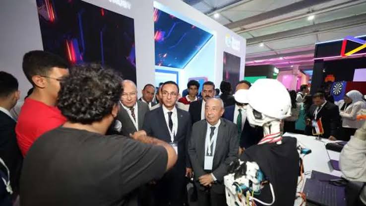 «النبراوي» يفتتح جناح نقابة المهندسين بساحة الابتكار في معرض القاهرة للاتصالات