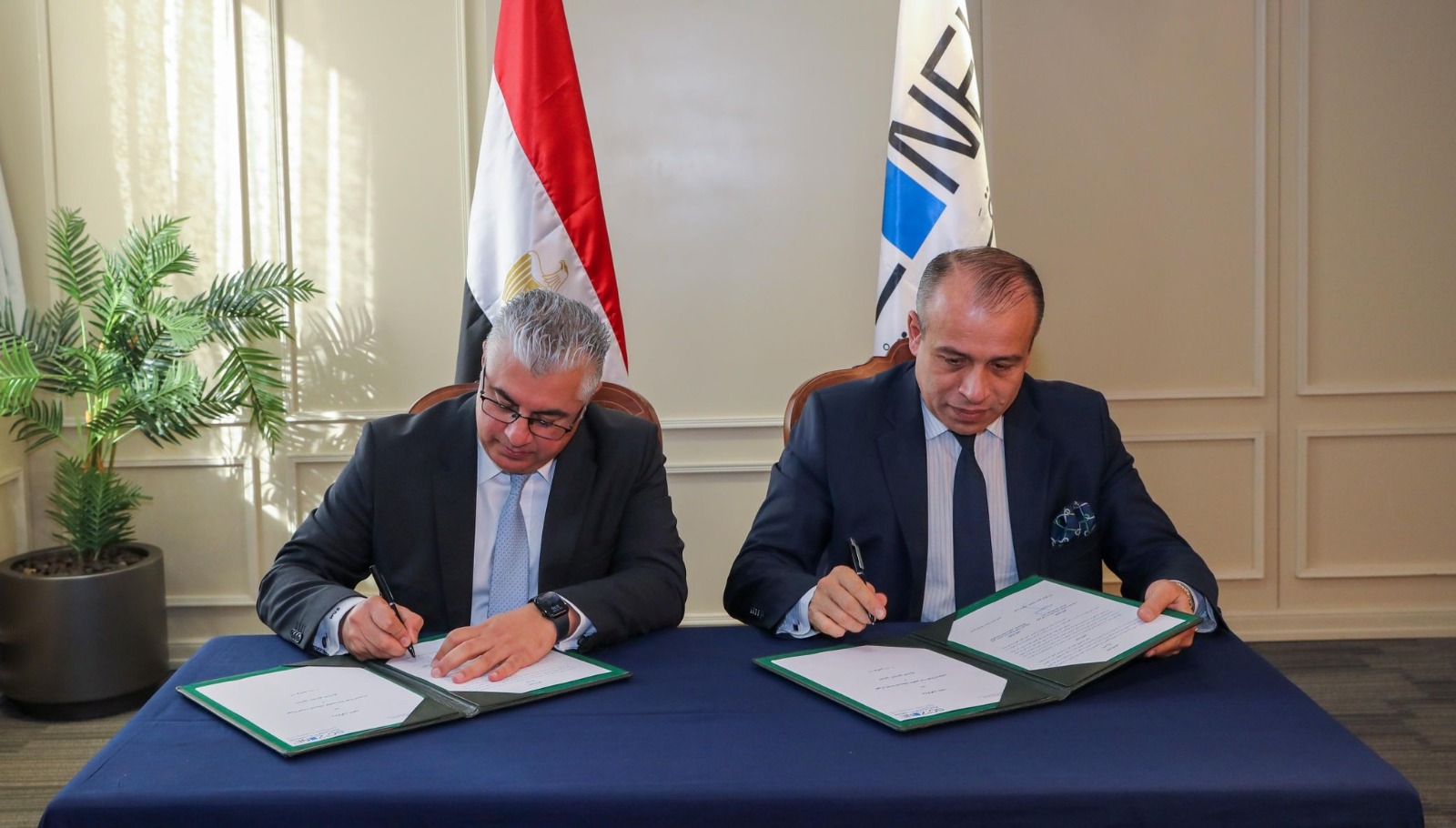 «اقتصادية السويس» توقع بروتوكول مع التمثيل التجاري المصري لتعميق سبل التعاون 