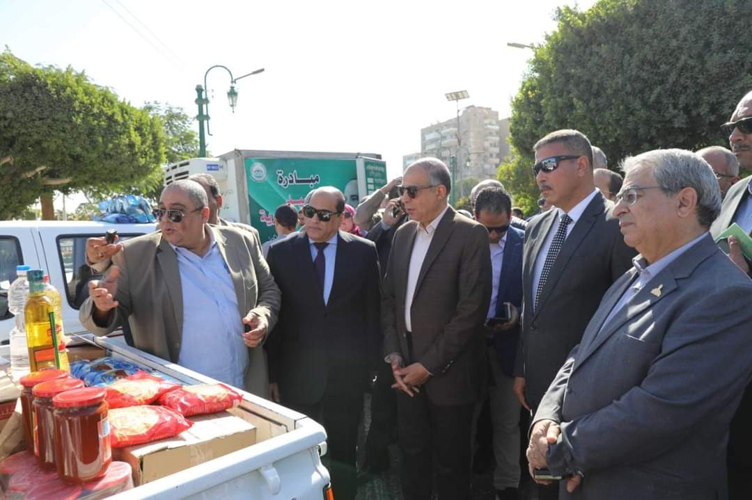 «الزراعة» تطلق 30 منفذًا متحركًا لبيع منتجاتها بأسعار مخفضة «الزراعة» تطلق 30 منفذًا متحركًا لبيع منتجاتها بأسعار مخفضة