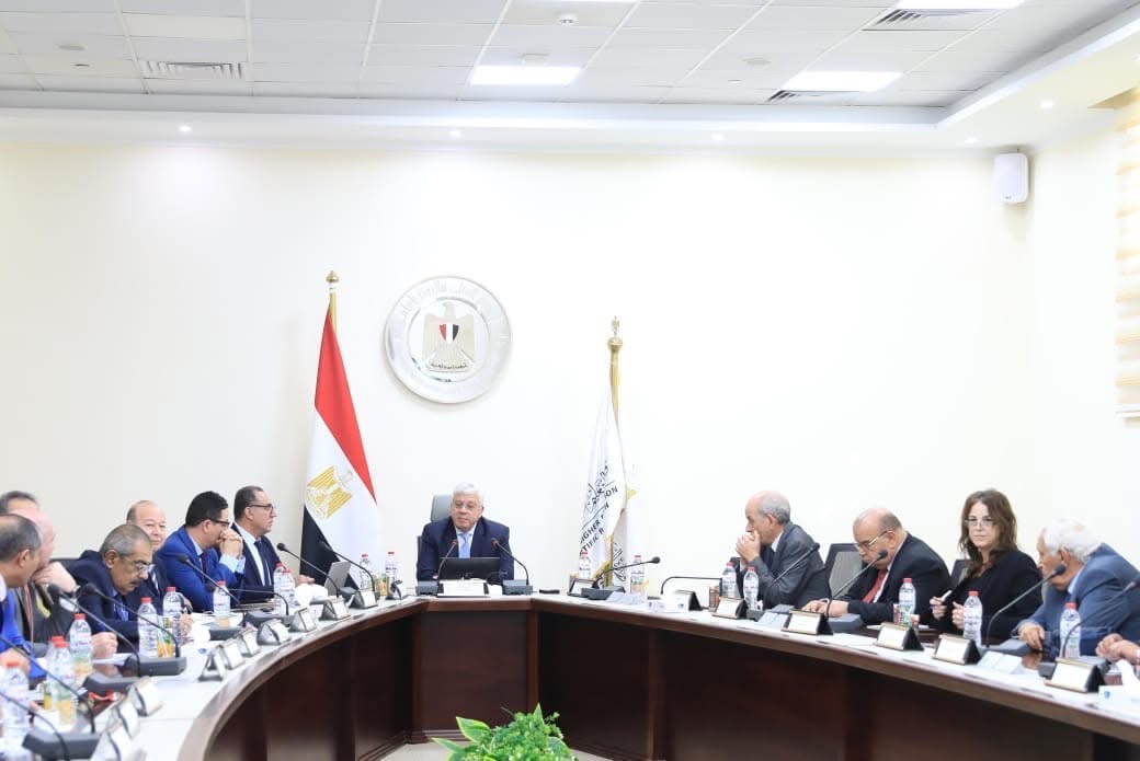 أيمن عاشور: تقييم دوري لأداء المعاهد الخاصة بناءً على معايير الجودة