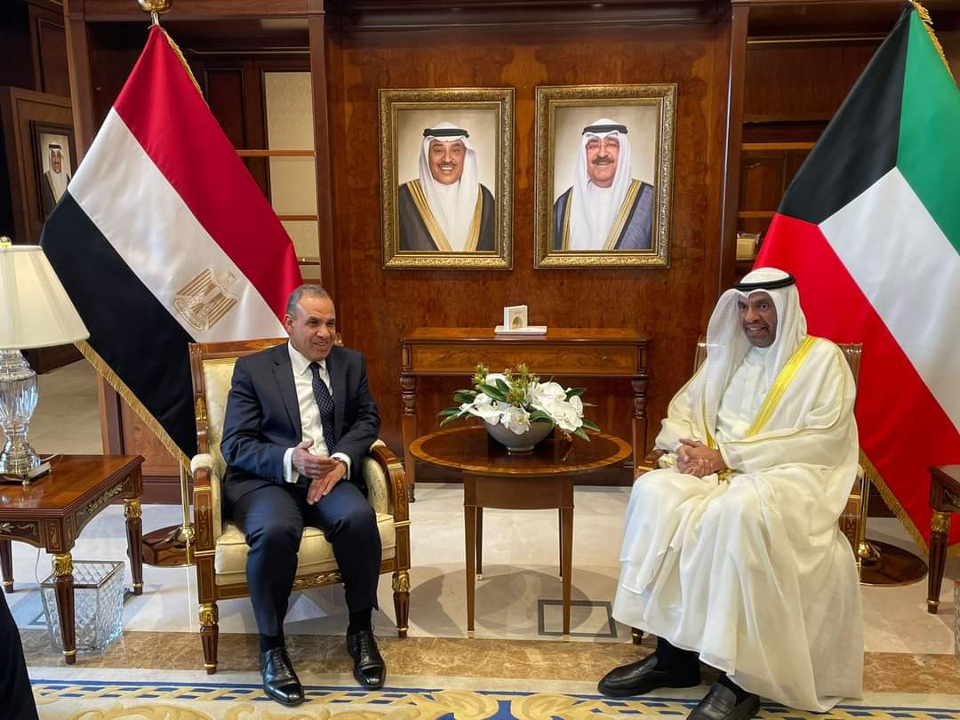 وزير الخارجية والهجرة يلتقى مع نظيره الكويتي