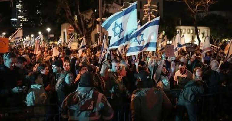 القاهرة الإخبارية: عائلات الجنود الإسرائيليين يطالبون نتنياهو بإنهاء الحرب في غزة القاهرة الإخبارية: عائلات الجنود الإسرائيليين يطالبون نتنياهو بإنهاء الحرب في غزة