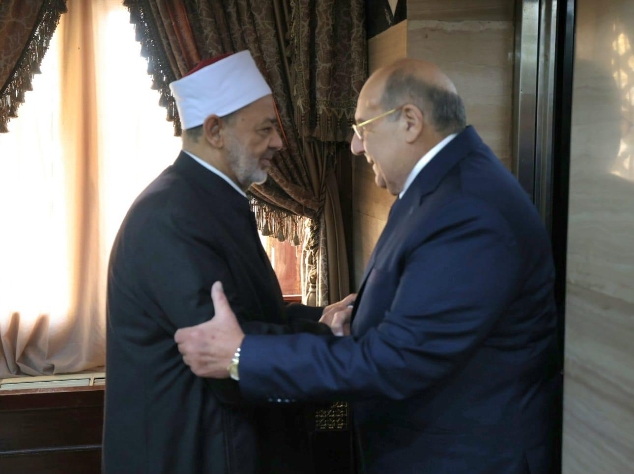 شيخ الأزهر يلتقى برئيس مجلس الشيوخ ويجريان حديثًا وديًّا حول القضايا ذات الإهتمام المشترك شيخ الأزهر يلتقى برئيس مجلس الشيوخ ويجريان حديثًا وديًّا حول القضايا ذات الإهتمام المشترك