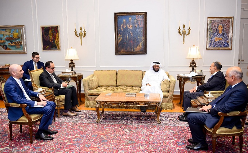 وزير الخارجية يجتمع مع رئيس مجلس أمناء الصناديق الإنسانية