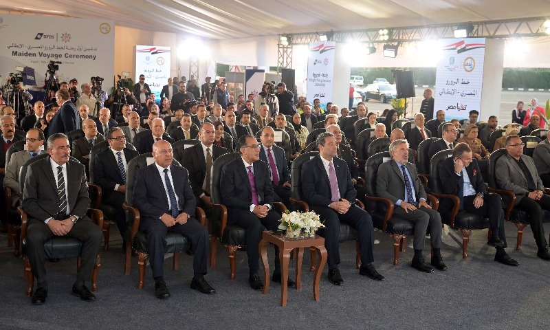 رئيس الوزراء: «الرورو» سيساهم في جعل مصر منطقة لوجستية مركزية بين أوروبا وإفريقيا رئيس الوزراء: «الرورو» سيساهم في جعل مصر منطقة لوجستية مركزية بين أوروبا وإفريقيا