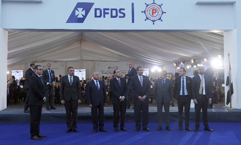 رئيس الوزراء يتفقد الأوناش العملاقة بمحطة حاويات “تحيا مصر 1” بميناء دمياط