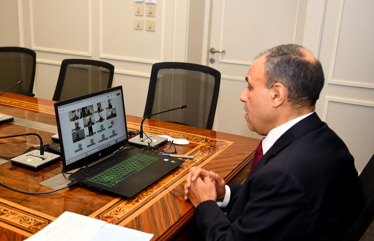 وزير الخارجية والهجرة يعقد لقاءً افتراضيًا مع الجالية المصرية في عمان