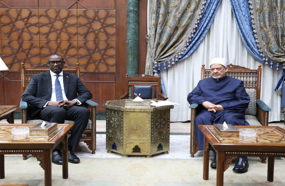 شيخ الأزهر يتلقى دعوة رسمية من وزير خارجية مالي لزيارة بلاده