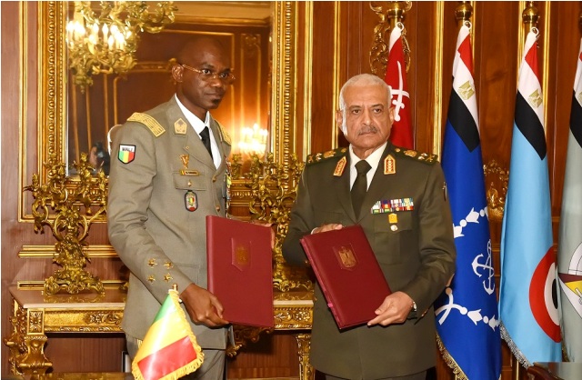 وزيرا دفاع مصر ومالي يبحثان المستجدات على الساحتين الإقليمية والدولية وزيرا دفاع مصر ومالي يبحثان المستجدات على الساحتين الإقليمية والدولية