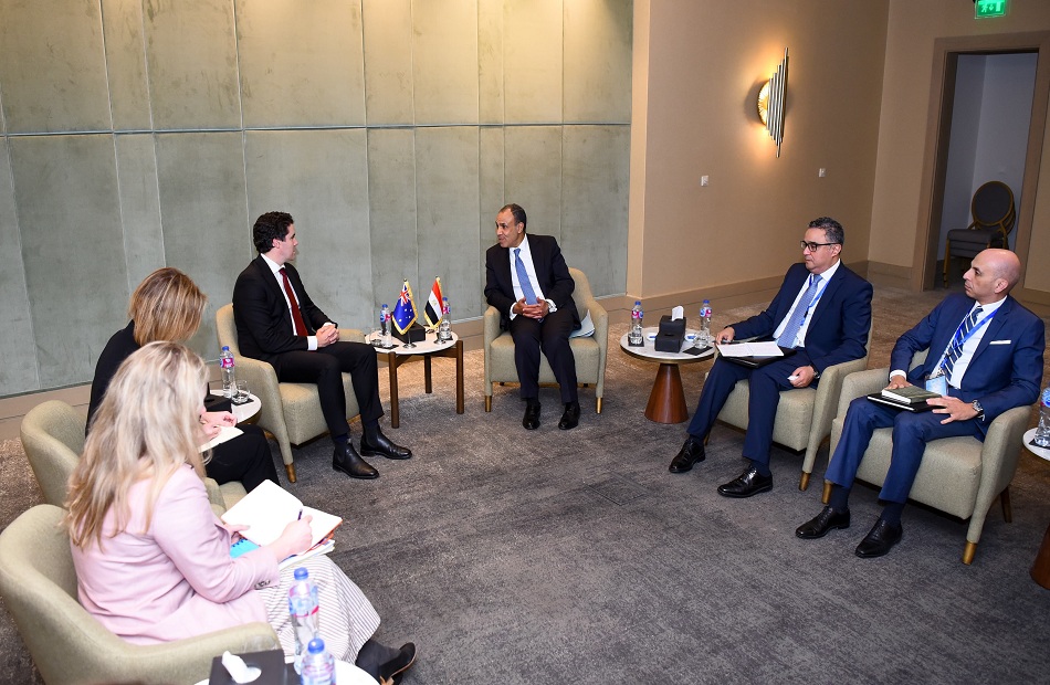 وزير الخارجية يجري مباحثات مع نائب وزير خارجية أستراليا