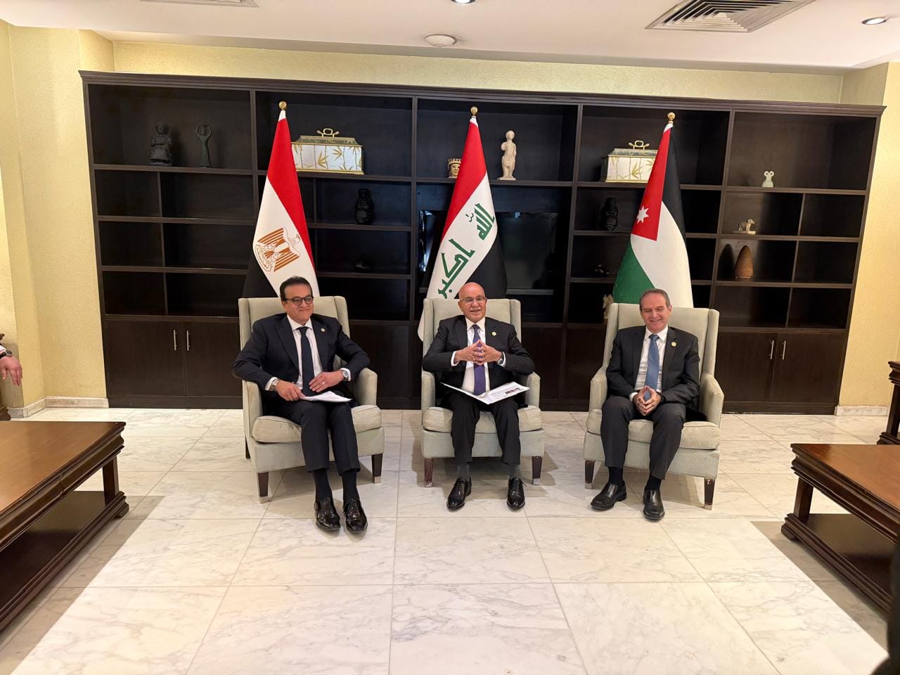 وزير الصحة يعقد اجتماعًا مع وزراء الصحة بدولتي العراق والأردن