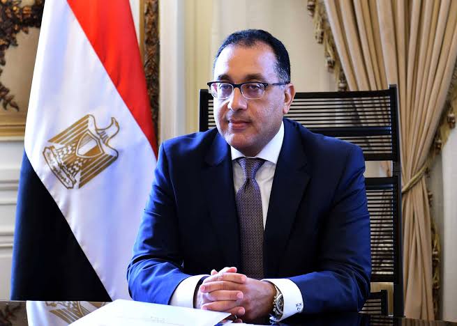 عائداً من أسوان.. رئيس الوزراء  يصل مطار القاهرة عائداً من أسوان.. رئيس الوزراء  يصل مطار القاهرة
