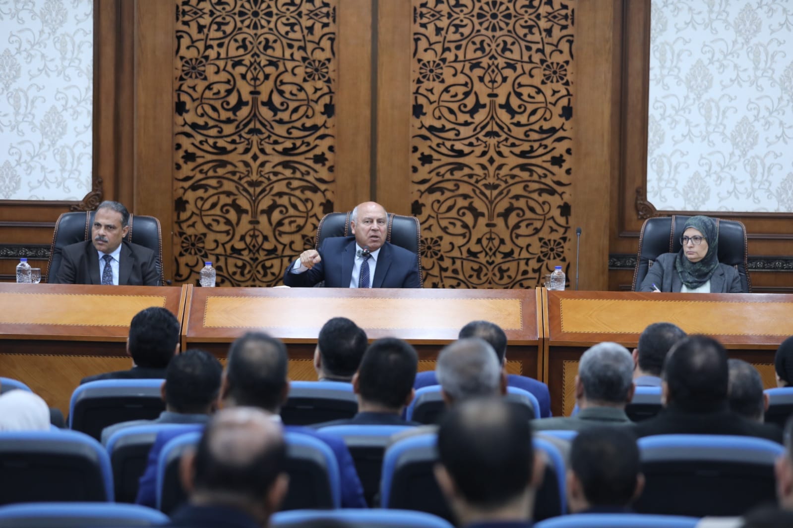 وزير الصناعة يبحث مع محافظ ومستثمري الشرقية تحديات المناطق الصناعية بالمحافظة وسبل حلها