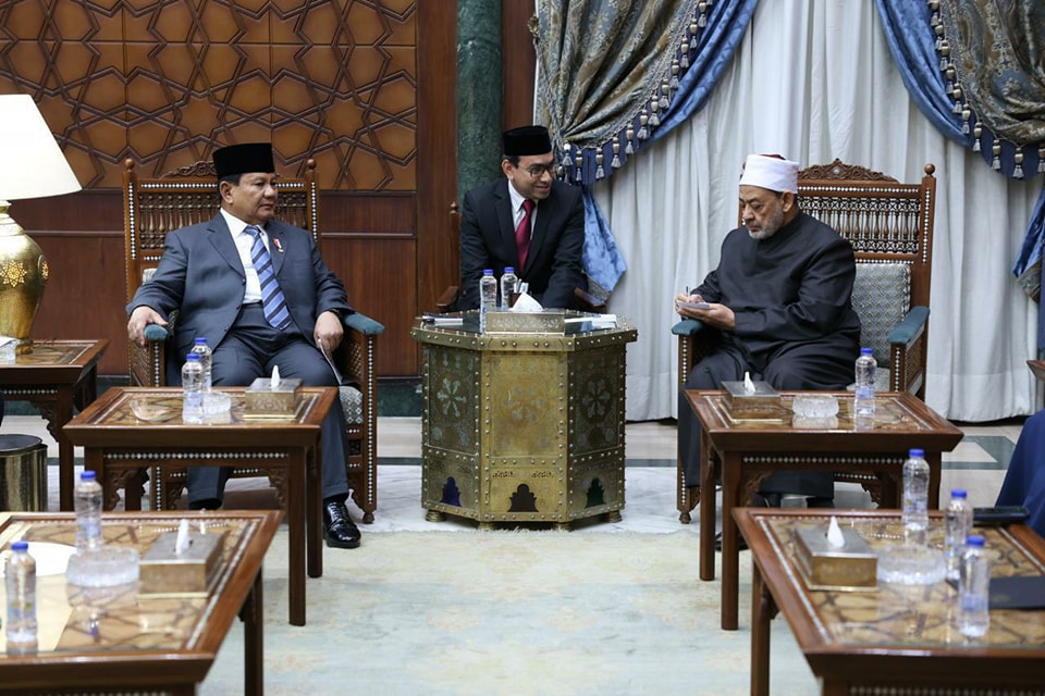 شيخ الأزهر يستقبل الرئيس الإندونيسي ويتفقان على مواصلة الضغط للمطالبة بوقف العدوان والإبادة الجماعية في غـزة شيخ الأزهر يستقبل الرئيس الإندونيسي ويتفقان على مواصلة الضغط للمطالبة بوقف العدوان والإبادة الجماعية في غـزة 