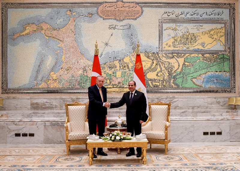 الرئيس السيسي يلتقي أردوغان على هامش قمة الدول الثماني النامية
