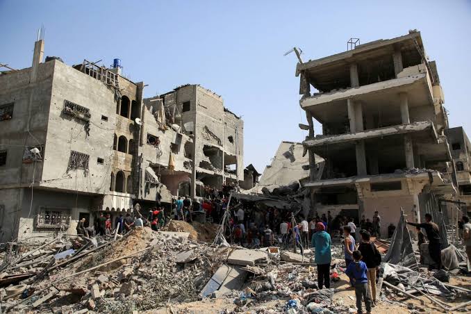 قوات الاحتلال تنسف مبان بمحيط مستشفى كمال عدوان شمالى قطاع غزة