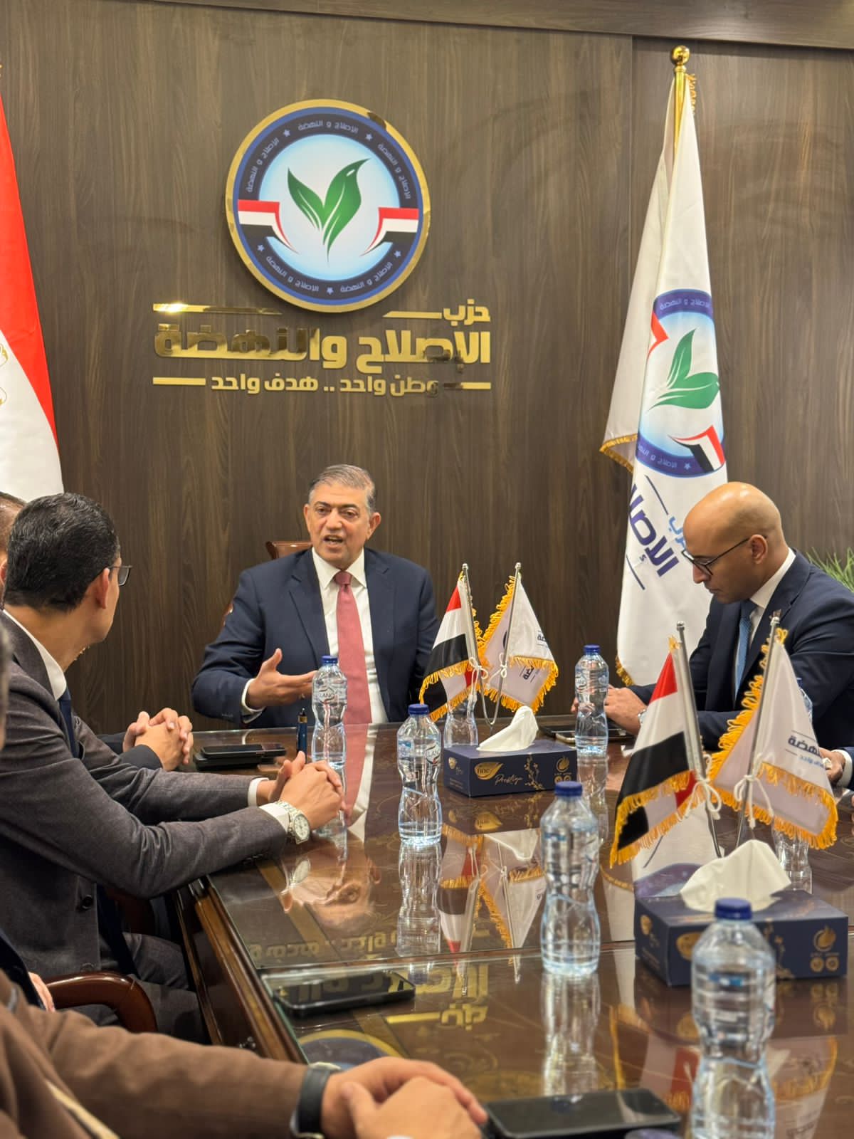 «الإصلاح والنهضة» يجتمع بأعضاء الأمانة العامة لبحث مبادرات الحزب وخططه المستقبلية «الإصلاح والنهضة» يجتمع بأعضاء الأمانة العامة لبحث مبادرات الحزب وخططه المستقبلية