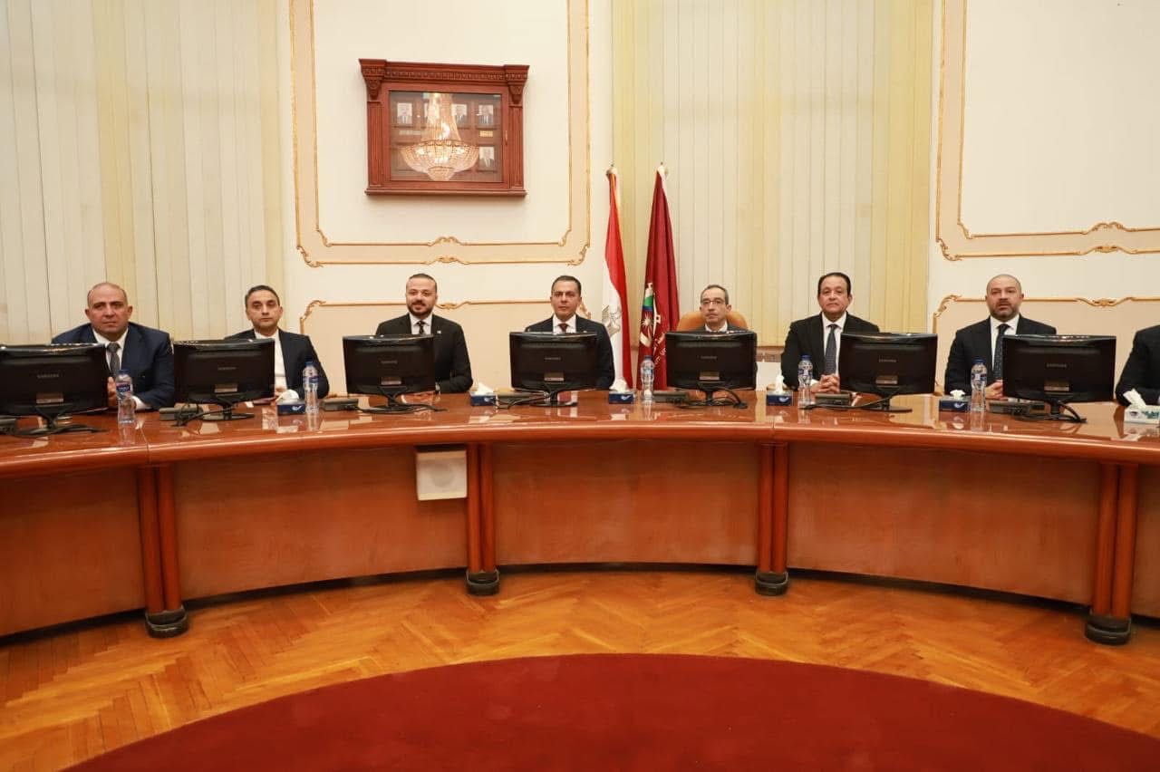 على هامش زياراتهم التنظيمية.. رئيس جامعة الفيوم يستقبل قيادات الأمانة المركزية بـ”مستقبل وطن”