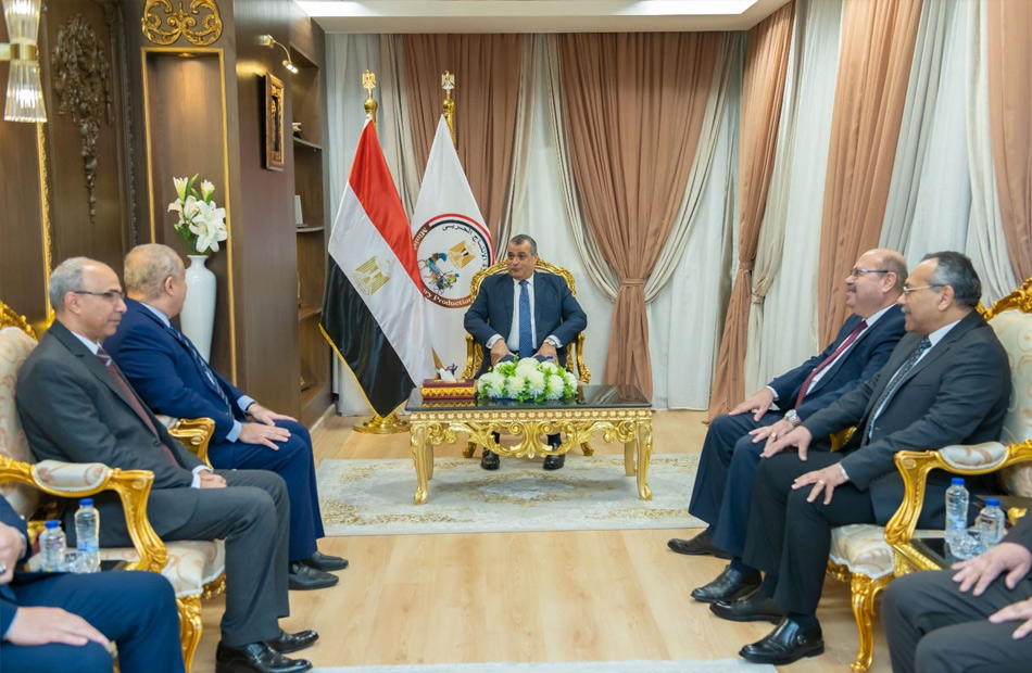 وزير الدولة للإنتاج الحربي يبحث مع سفير مصر بالمغرب الفرص الاستثمارية بين البلدين