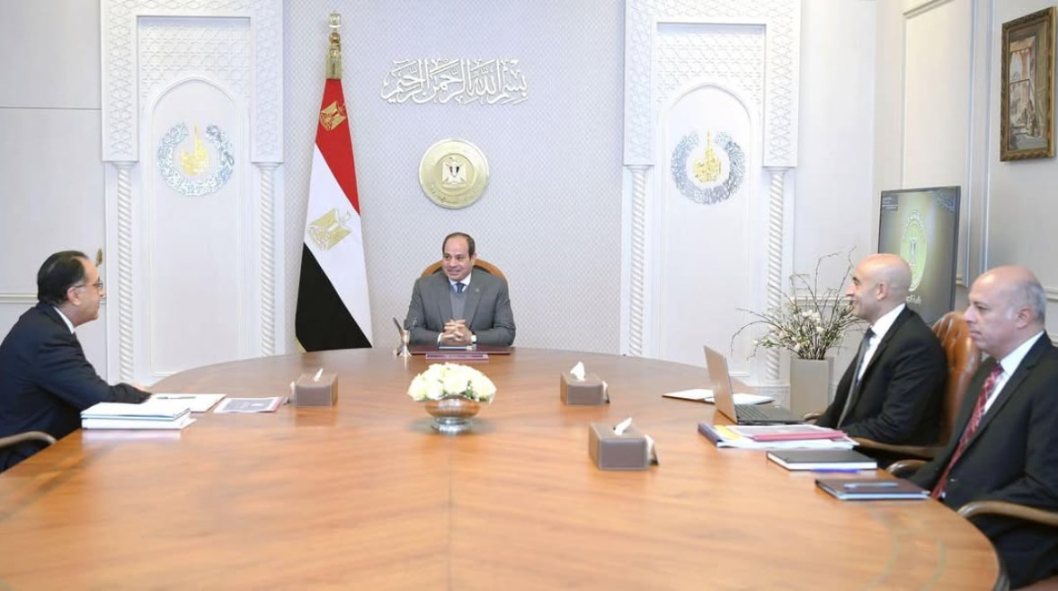 “السيسي” يوجه بتعزيز التحول الرقمي وزيادة الفصول لحل تحديات التعليم “السيسي” يوجه بتعزيز التحول الرقمي وزيادة الفصول لحل تحديات التعليم