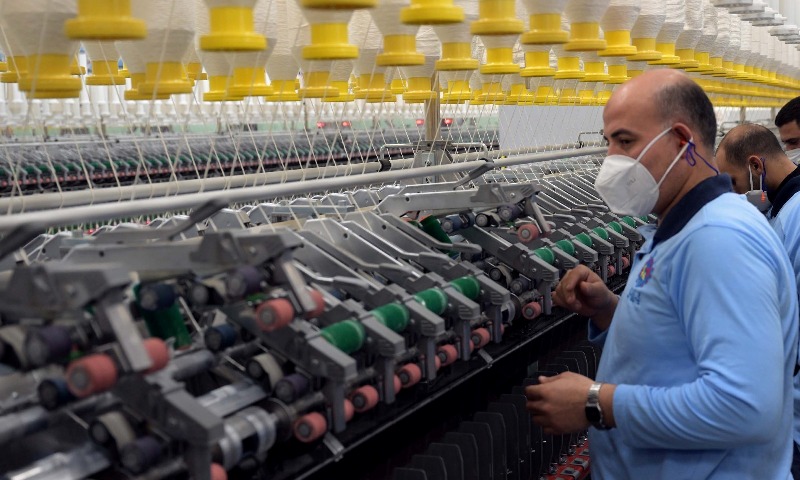 رئيس الوزراء يتابع الموقف التنفيذي للمشروع القومي لتطوير صناعة الغزل والنسيج رئيس الوزراء يتابع الموقف التنفيذي للمشروع القومي لتطوير صناعة الغزل والنسيج