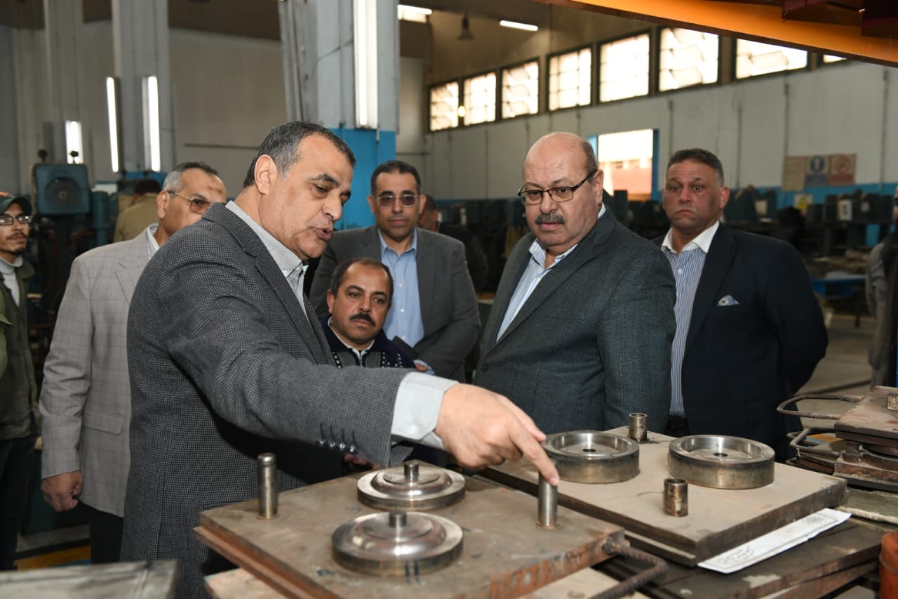وزير الدولة للإنتاج الحربي يتفقد خطوط الإنتاج بشركة هليوبوليس للصناعات الكيماوية (مصنع 81 الحربي