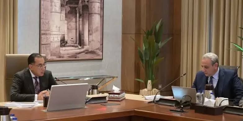 رئيس الوزراء يتابع مع محافظ الغربية تنفيذ عدد من المشروعات التنموية والخدمية