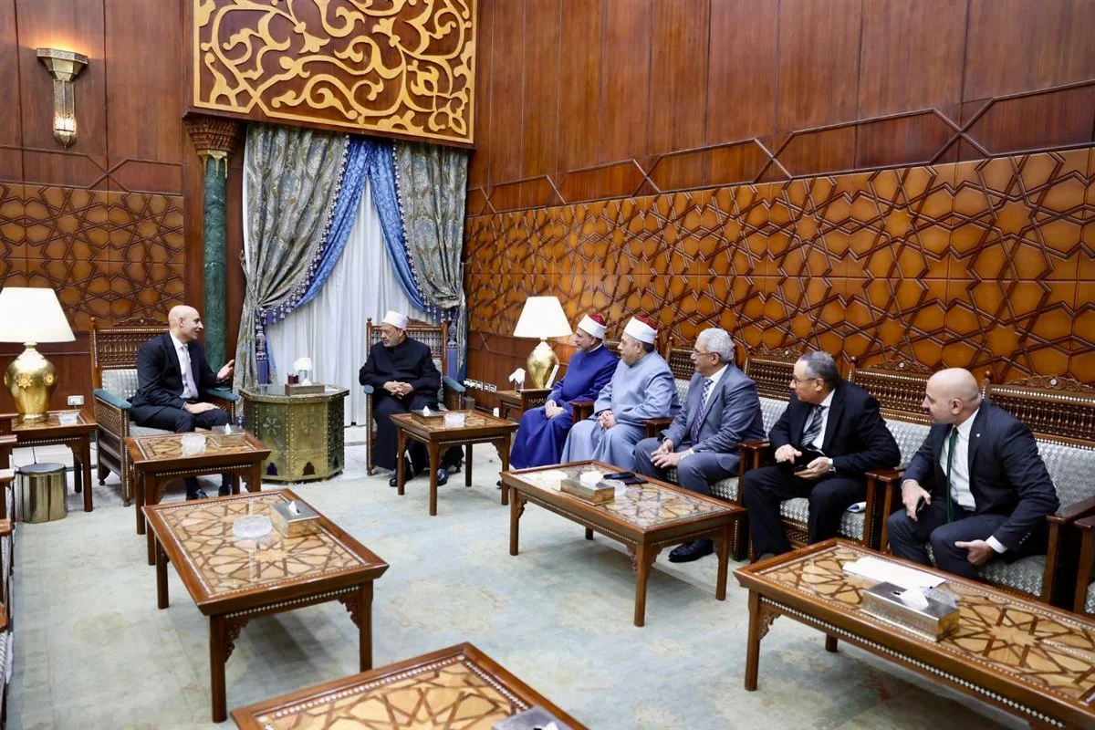 شيخ الأزهر: يجب تبني استراتيجية تعليمية تعزز القيم الدينية لمواجهة المثلية والتحول الجنسي