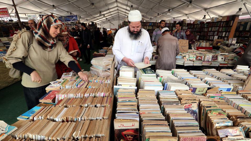 «المنع».. سلاح يطارد دور النشر ويقصف «أقلام المبدعين» قبل معرض الكتاب 