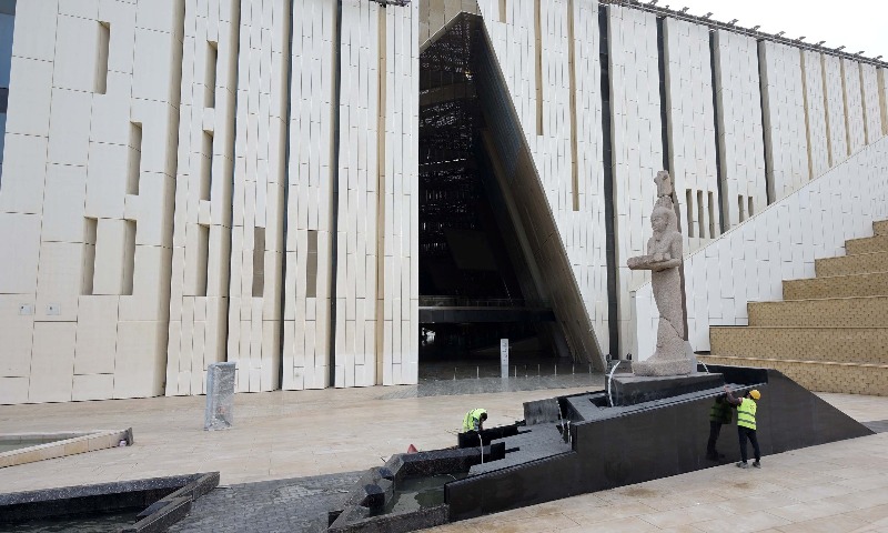 رئيس الوزراء يتابع آخر مستجدات الموقف التنفيذي لمكونات المتحف المصري