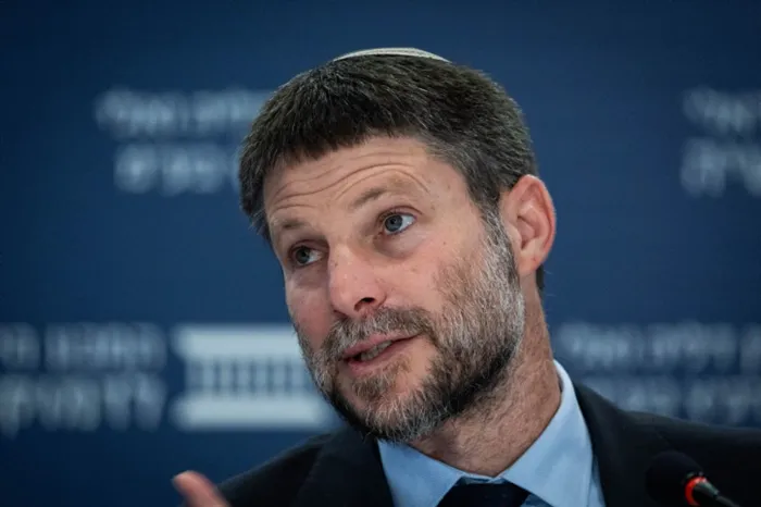 وزير المالية الإسرائيلي يفتح النار ويعارض أي فرصة لوقف الحرب في غزة