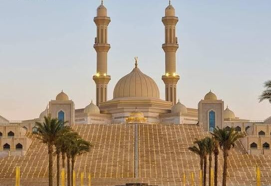 وزير الأوقاف يشهد أول خطبة بمسجد مصر بعد ضمه للوزارة