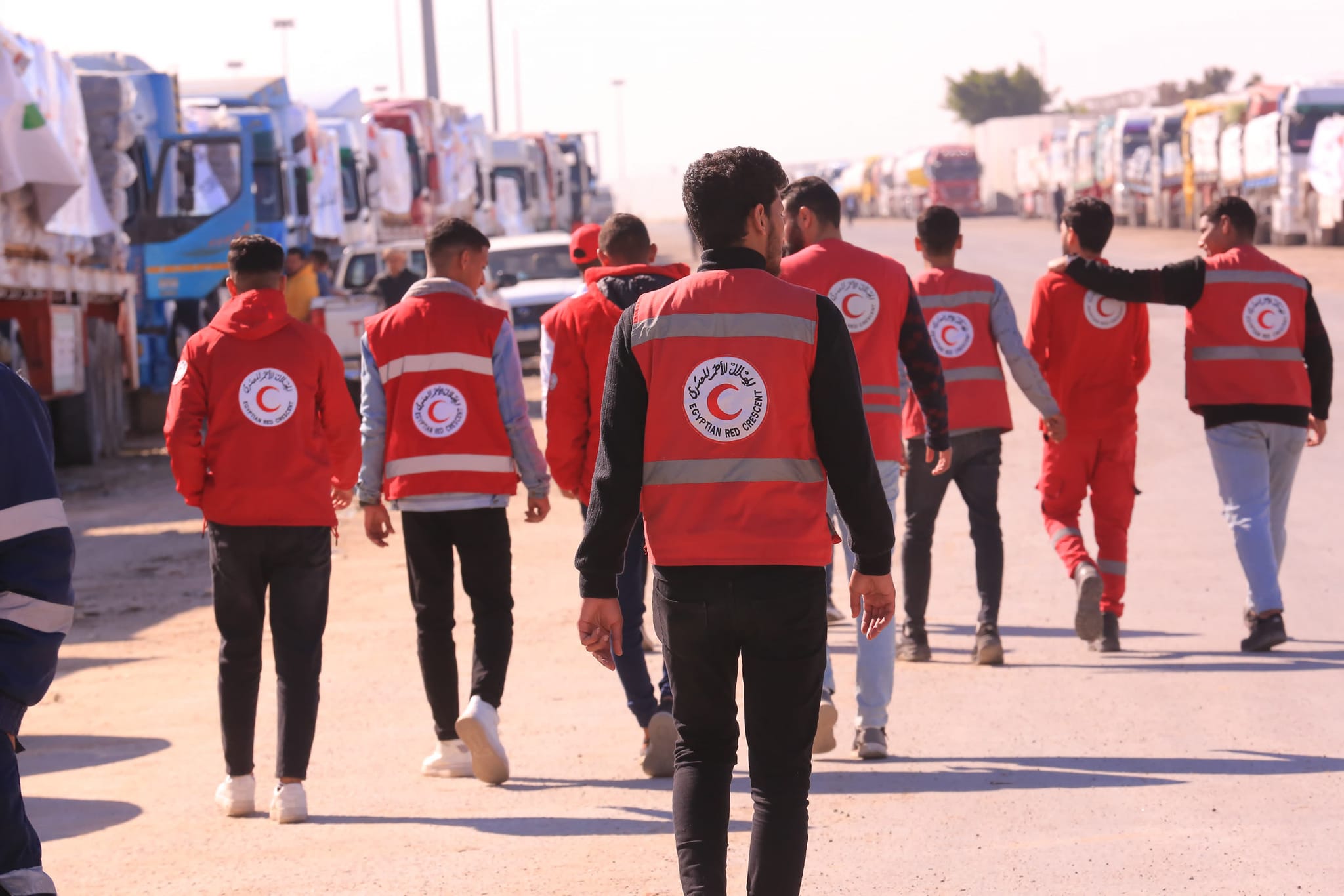 “1500 متطوع” على أهبة الاستعداد.. مصر تُسرع وتيرة الدعم لغزة